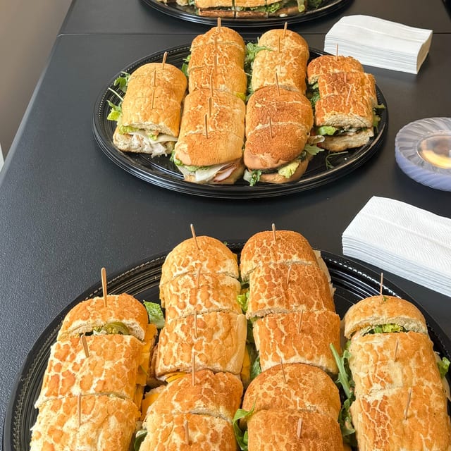 12 people party trays.